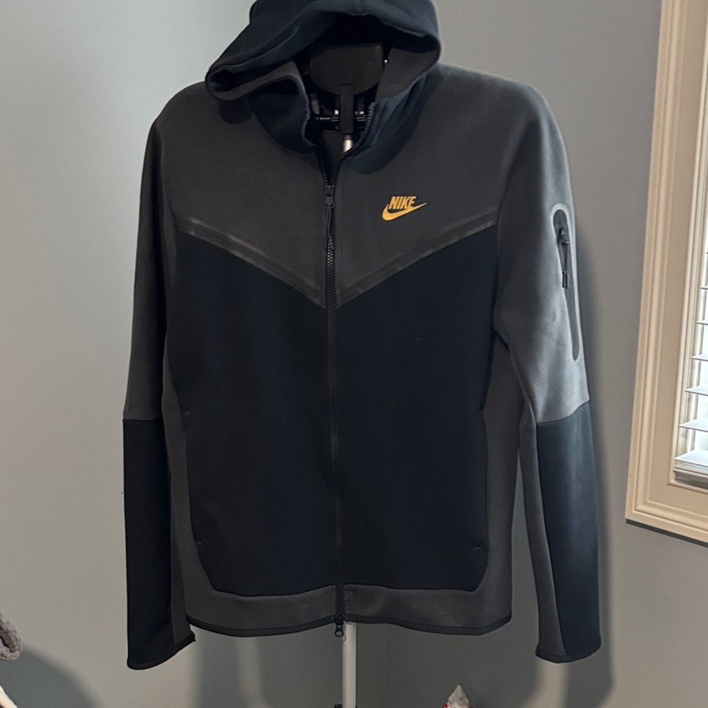 Nike Men's Black and Dark Gray Performance Jacket